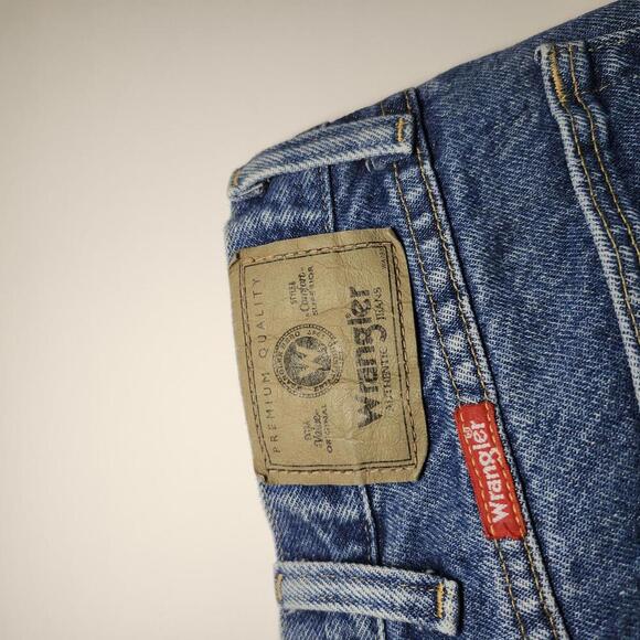 Wrangler Authentic Jeans - 38x30 - Premium Quality Denim - Picture 3 of 4